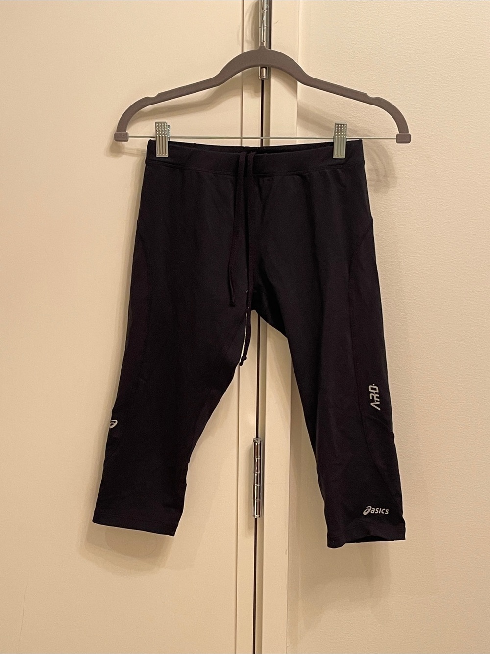 Asics Black Kids Capri Joggers with Reflective Accents